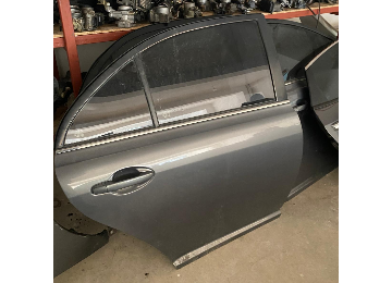 Toyota Avensis sağ arka kapı